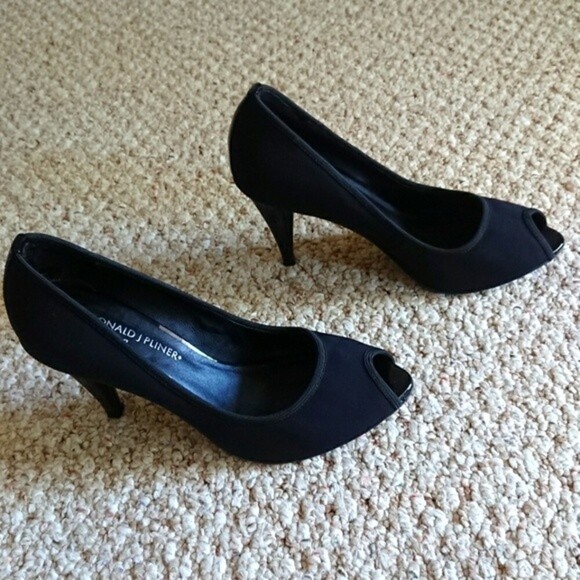 DONALD J PLINER FATIMA BLACK PEEP TOE HEELS -SIZE 7M - Picture 4 of 10